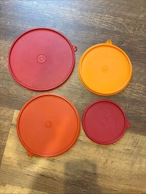 4 Tupperware Lids